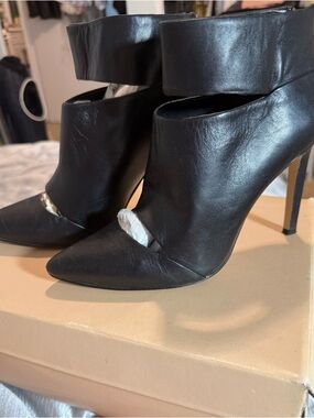 BCBG Black Cutout Ankle Booties Size 8 Stiletto Heels Pointed Toe